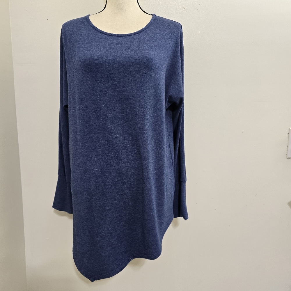women's size Medium Long Sleeve Casual Minimalist Assymetric‎ Top Blue GREIGE